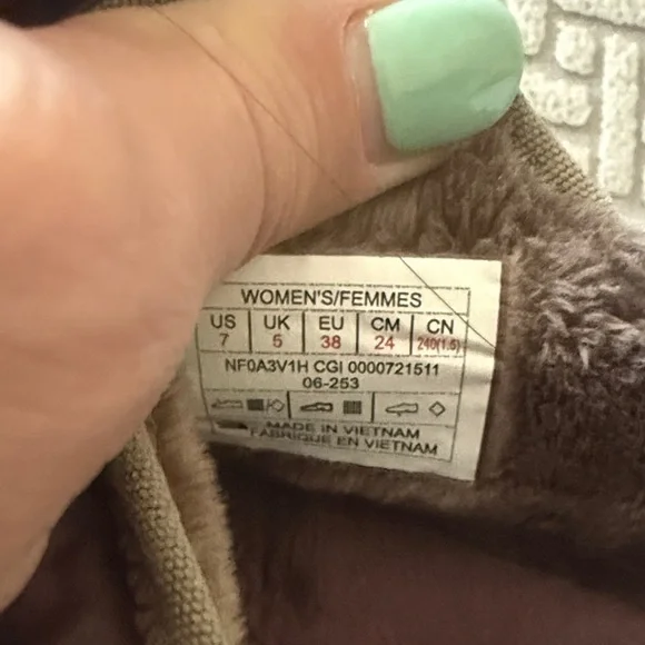 The North Face Women’s Slip-On Insulated Shoe/indoor outdoor slipper - Picture 5 of 5